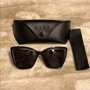 Diff Eyewear. Becky II frames. Black. Cat eye.